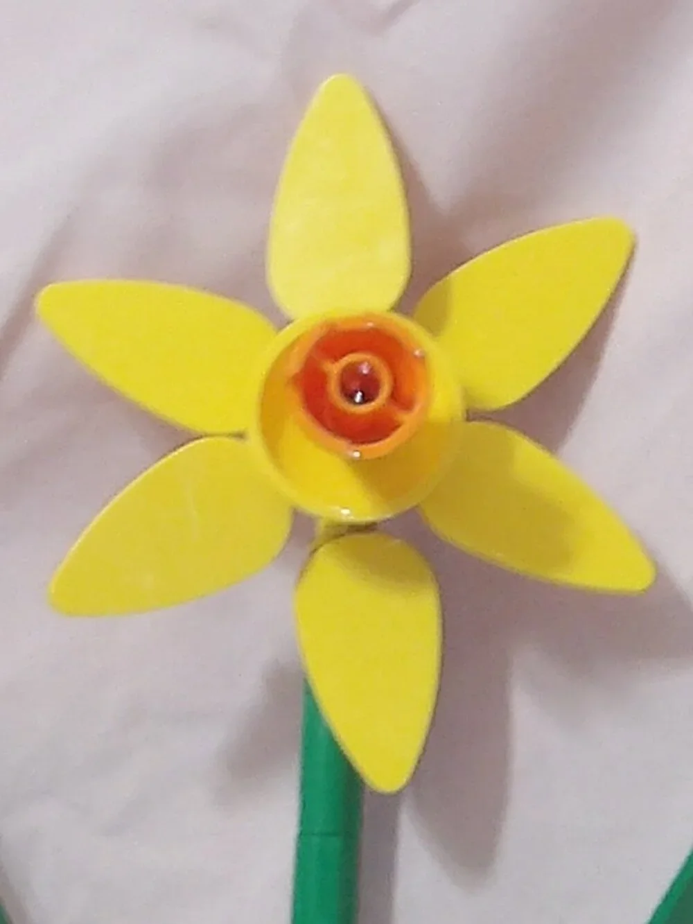 LEGO Botanical Flowers 1 pcs Daffodil Yellow - Individual Sale 40747 + Free Gift - Picture 3 of 5